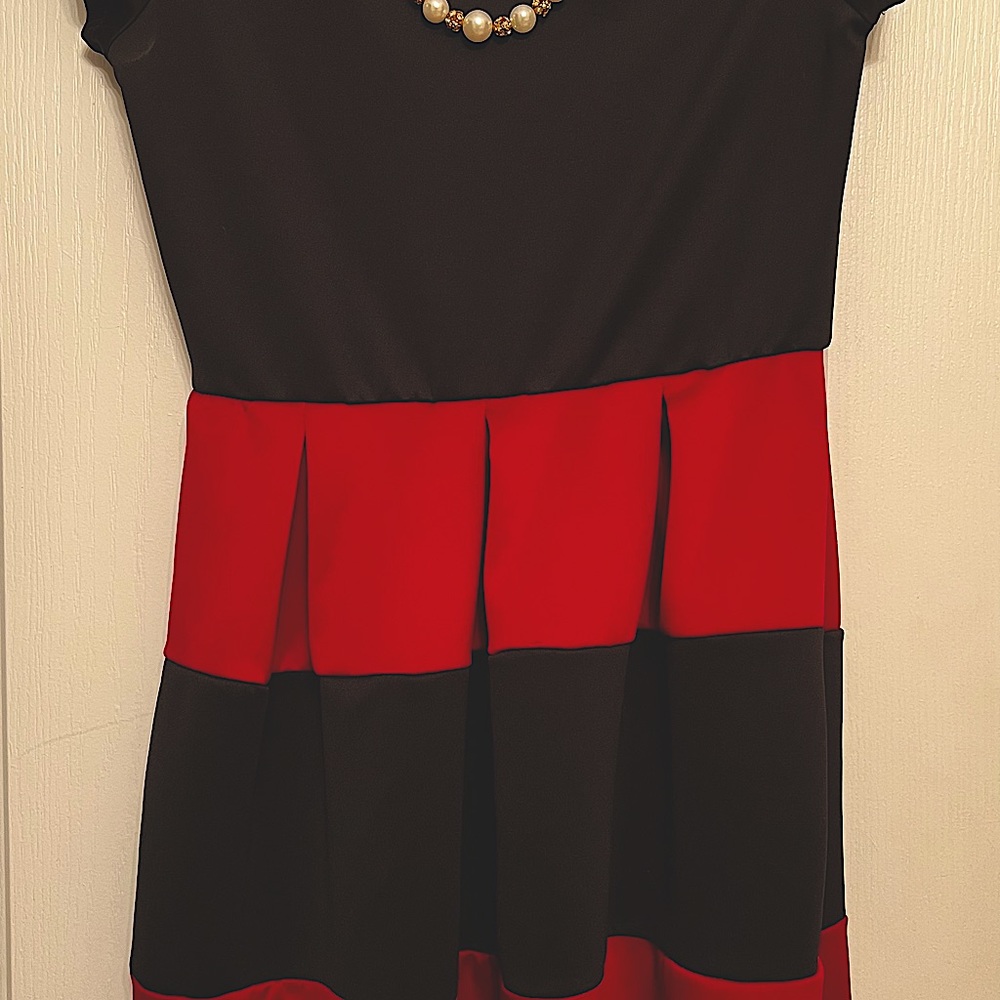Rue 21 black and red dress. Size large.